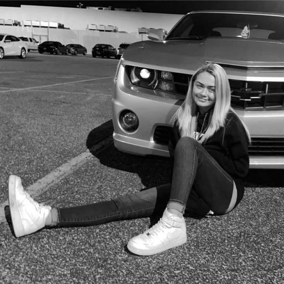 Meet your Posher, Holly - Picture 1 of 1